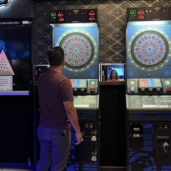 Griffs Bar & Billiards - Bro counting up the darts - Pool Halls Near Me - Las Vegas, Nevada