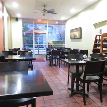 Bea Bea's - Bea Bea's back dining area 3/2016 - Coffee & Tea Near Me - Burbank, California