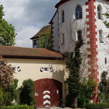 Burg Egloffstein - Wohnturm und Wirtschaftsgebäude - Landmarks & Historical Buildings Near Me - Egloffstein, BY