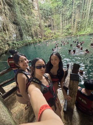 Ik Kil Cenote by null