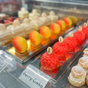 Brodard Restaurant - Colorful Cakes | IG @moniquedao - Vietnamese Near Me - Fountain Valley, California Brodard Restaurant - Colorful Cakes | IG @moniquedao - Vietnamese Near Me - Fountain Valley, California