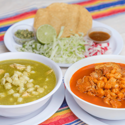 Tacos Manzano - Pozole verde y rojo