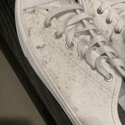 H&M - Closer look to dust on shoes