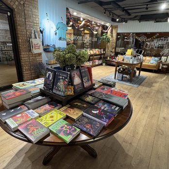 Bell House Books - Inside - Bookstores Near Me - Barrington, Illinois Bell House Books - Inside - Bookstores Near Me - Barrington, Illinois