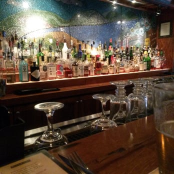Rhodeside Grill - The bar. - American Near Me - Arlington, Virginia