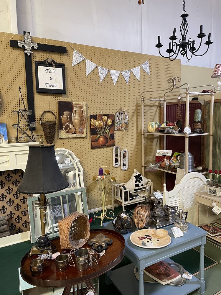 MOUNTAINTOP ANTIQUES Updated October 2024 60 S Mountain Dr, Decatur