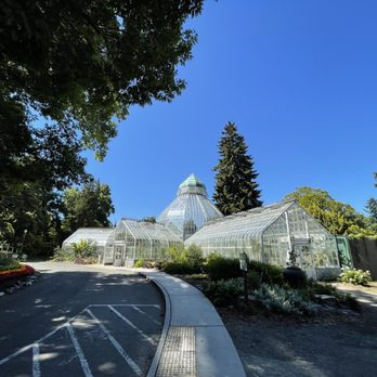 W W Seymour Conservatory - Outside (few parking available along curb of conservatory) - Botanical Gardens Near Me - Tacoma, Washington W W Seymour Conservatory - Outside (few parking available along curb of conservatory) - Botanical Gardens Near Me - Tacoma, Washington