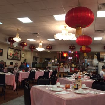 Happy Days - The restaurant facing in from the Waialae side. - Seafood Near Me - Honolulu, Hawaii