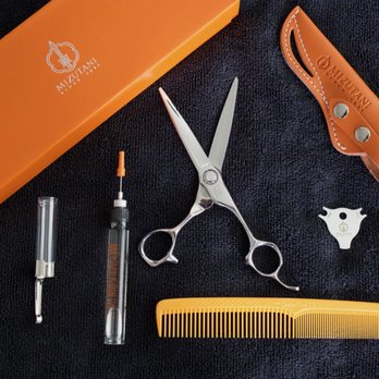 M3 Mizutani - Each new pair of Mizutani scissors is delivered with a sleeve and lubricant oil. - Knife Sharpening Near Me M3 Mizutani - Each new pair of Mizutani scissors is delivered with a sleeve and lubricant oil. - Knife Sharpening Near Me