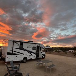 Vinyl Vineyards - Beautiful sunset