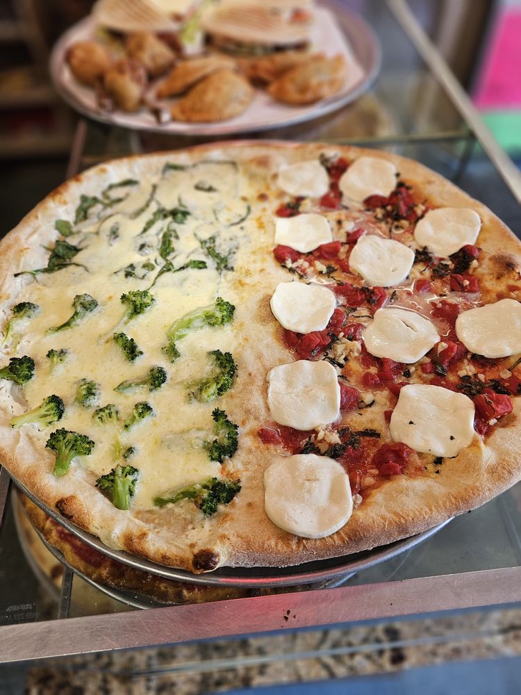 Pizza Bella Logo