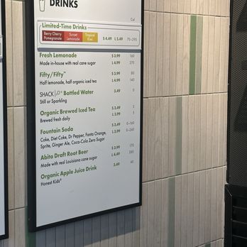 Shake Shack River North - Burgers Near Me - Chicago, Illinois