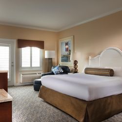 Boardwalk Inn - Standard King Room at Kemah Boardwalk Inn