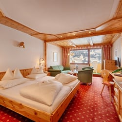 Thermenwelt Hotel Pulverer - Junior Suite in Zirbenholz der 5* Thermenwelt Hotel Pulverer in Bad Kleinkirchheim