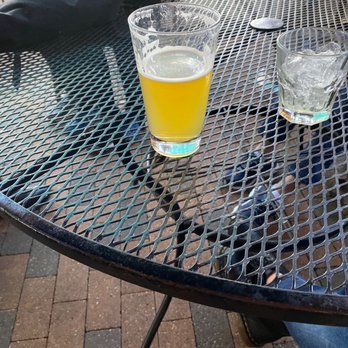 Mo's Irish Pub - Lone Pint's Yellow Rose - American Near Me - Houston, Texas Mo's Irish Pub - Lone Pint's Yellow Rose - American Near Me - Houston, Texas