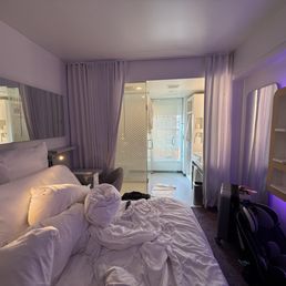 Queen bed room Queen bed room