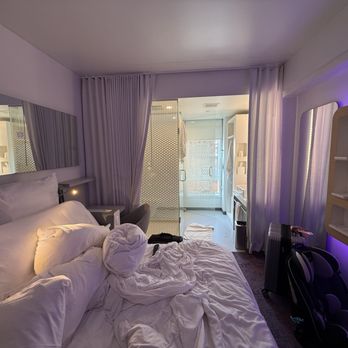 YOTEL Boston - Queen bed room - Hotels Near Me - Boston, Massachusetts YOTEL Boston - Queen bed room - Hotels Near Me - Boston, Massachusetts