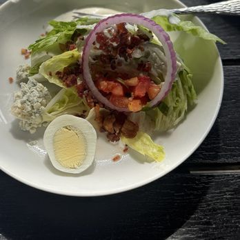 Anthonie's Market Grill - 1/2 Texas wedge salad  with: crumbled bacon, sliced boiled egg, red + green onion, tomato basil relish, bleu cheese crumbles & dressing. - Seafood Near Me - Simonton, Texas