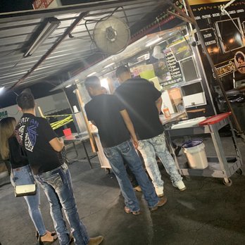 Jalisco's tacos - Lots of people after 1 am - Tacos Near Me - Tulare, California