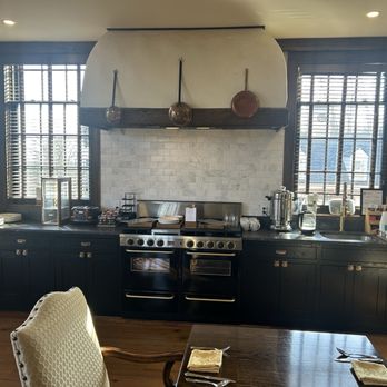 Albemarle Estate - Breakfast kitchen space - Hotels Near Me - Charlottesville, Virginia