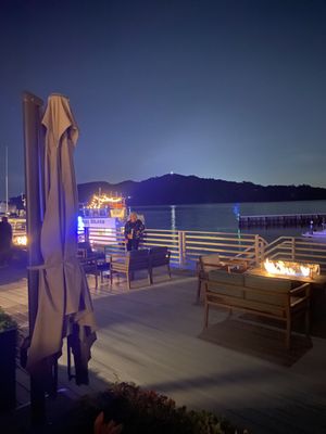 Waters Edge Hotel by null