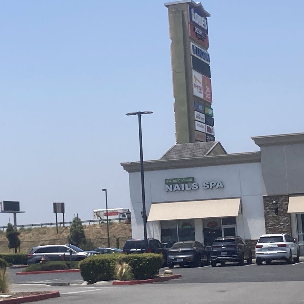 Note: Since the building was repainted, the sign can be a bit hard to see. Located in the same shopping center as Lowe's. Note: Since the building was repainted, the sign can be a bit hard to see. Located in the same shopping center as Lowe's.
