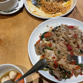 Thai Canteen - pad thai pad kee mao tom yum soup - Thai Near Me - Davis, California Thai Canteen - pad thai pad kee mao tom yum soup - Thai Near Me - Davis, California