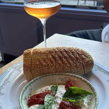 No Doubts - BURRATA - Wine Bars Near Me - Portland, Oregon