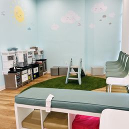 Beautiful play area with a kitchen for kids to explore! Beautiful play area with a kitchen for kids to explore!