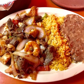 El Rancherito - This is the combination fajita plate shrimp chicken and beef delicious. - Mexican Near Me - Van Nuys, California