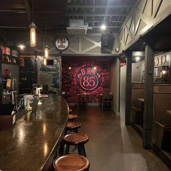 DRY 85 - Interior - Bars Near Me - Annapolis, Maryland