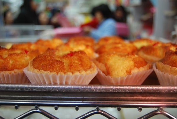 Golden Gate Bakery by null