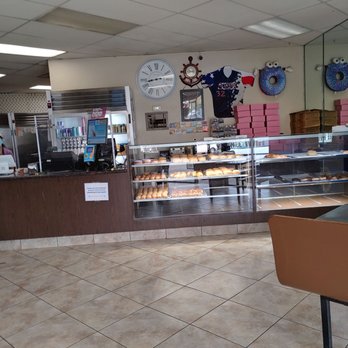 Raised Donuts & Bagels - Inside clean and friendly. - Donuts Near Me - Lake Elsinore, California Raised Donuts & Bagels - Inside clean and friendly. - Donuts Near Me - Lake Elsinore, California