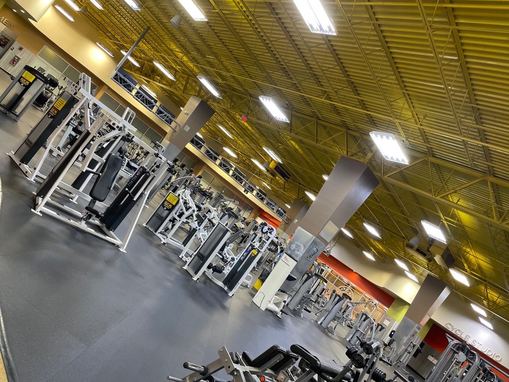 GOLD’S GYM ASHEVILLE Updated October 2024 13 Photos & 26 Reviews 1815 Hendersonville Rd