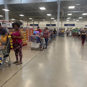 Sam's Club - Line waiting for one open checkout lane. - Wholesale Stores Near Me - Austin, Texas