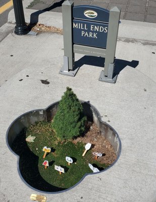 Mill Ends Park by null
