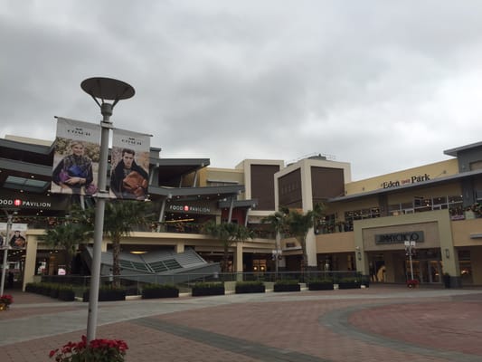 Gloria Outlets by null