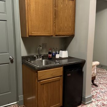 Blackhawk Hotel - Kitchenette - Hotels Near Me - Cedar Falls, Iowa