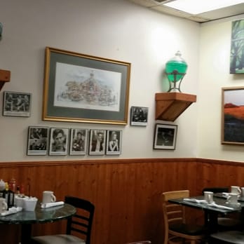 Clary's Cafe - The dining area - Breakfast & Brunch Near Me - Savannah, Georgia