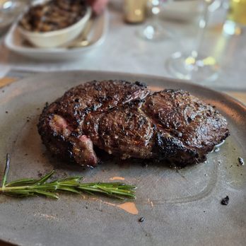 Black & Blue Steak and Crab - 14 oz prime rib - Steakhouses Near Me - Wellesley, Massachusetts Black & Blue Steak and Crab - 14 oz prime rib - Steakhouses Near Me - Wellesley, Massachusetts