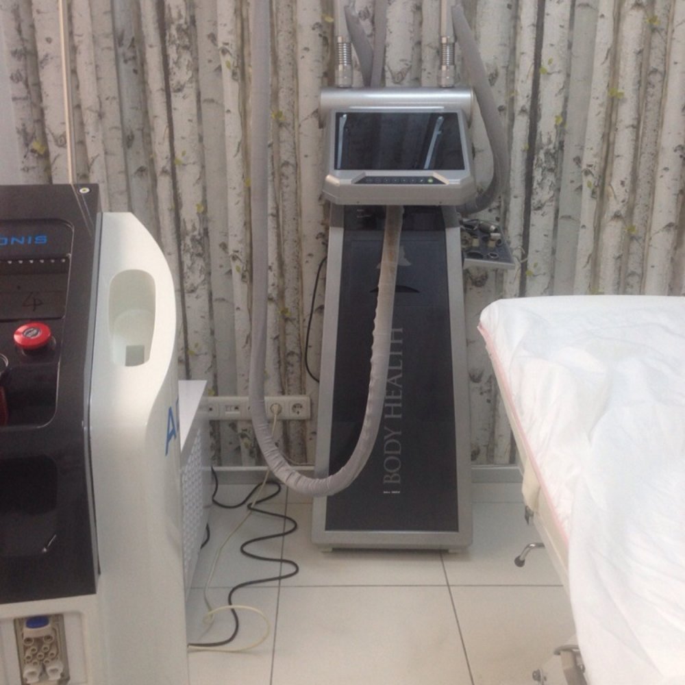 Ikkinchi azo meni sikishni boshladi, ikkalasi ham sikishdi va meni barcha teshiklarda sikishdi.