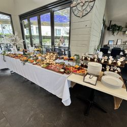 Santini’s Restaurant & Bar - Full table platter display