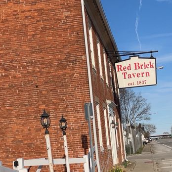 The Red Brick Tavern - Bars Near Me - London, Ohio