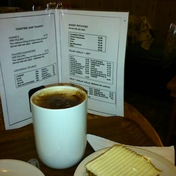 Coffee Neuk - Hot choco and carrot cake - Scottish Near Me - Linlithgow, WLN