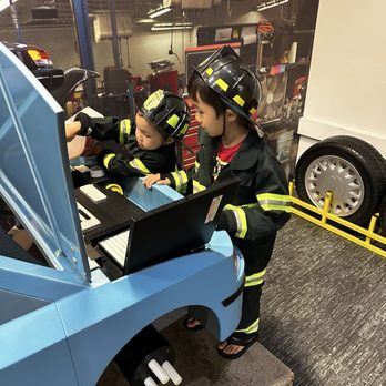 Hawaii Children's Discovery Center - Whoa! Firefighter mechanics? Haha - Venues & Event Spaces Near Me - Honolulu, Hawaii Hawaii Children's Discovery Center - Whoa! Firefighter mechanics? Haha - Venues & Event Spaces Near Me - Honolulu, Hawaii