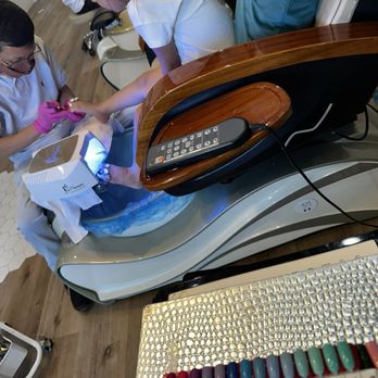 Ombre Nail Bar - Vincent doing my daughter's toes! - Nail Salons Near Me - Garden Grove, California