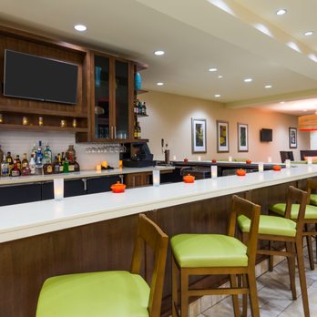 Hilton Garden Inn Wayne - Hotel Bar Seating - Hotels Near Me - Wayne, New Jersey