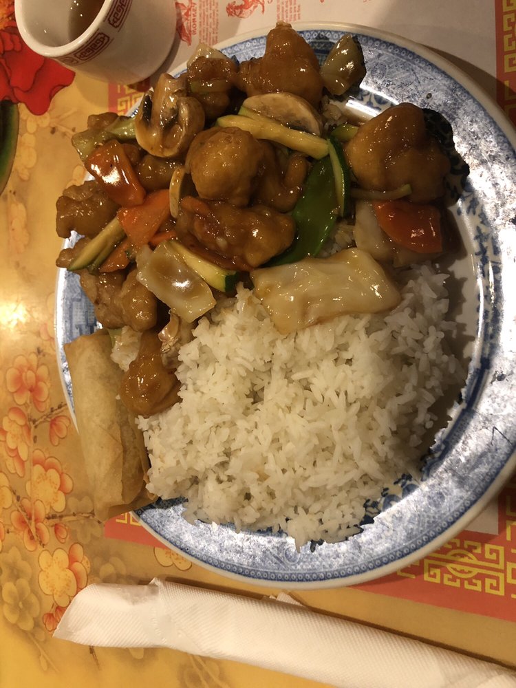 Order Hot Braised Fish food online from Yen Ching store, Dekalb on bringmethat.com