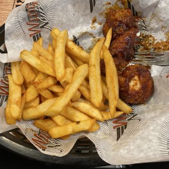 Wing Nutz Tavern - Sports Bars Near Me - Las Vegas, Nevada
