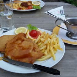 Landgasthof Rössle - Schnitzel- big plate and great taste :)